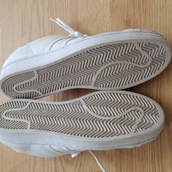 Superstar Adidas white shoes 10.5 - Picture 6 of 13